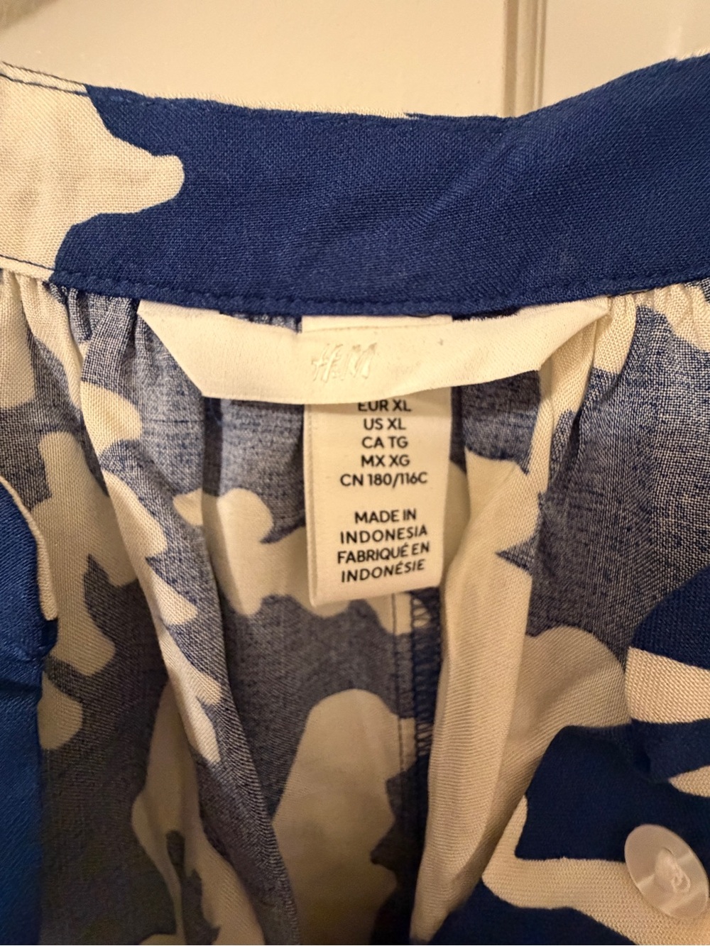 H&M Navy and White Bold Floral Peasant Top - Picture 3 of 7
